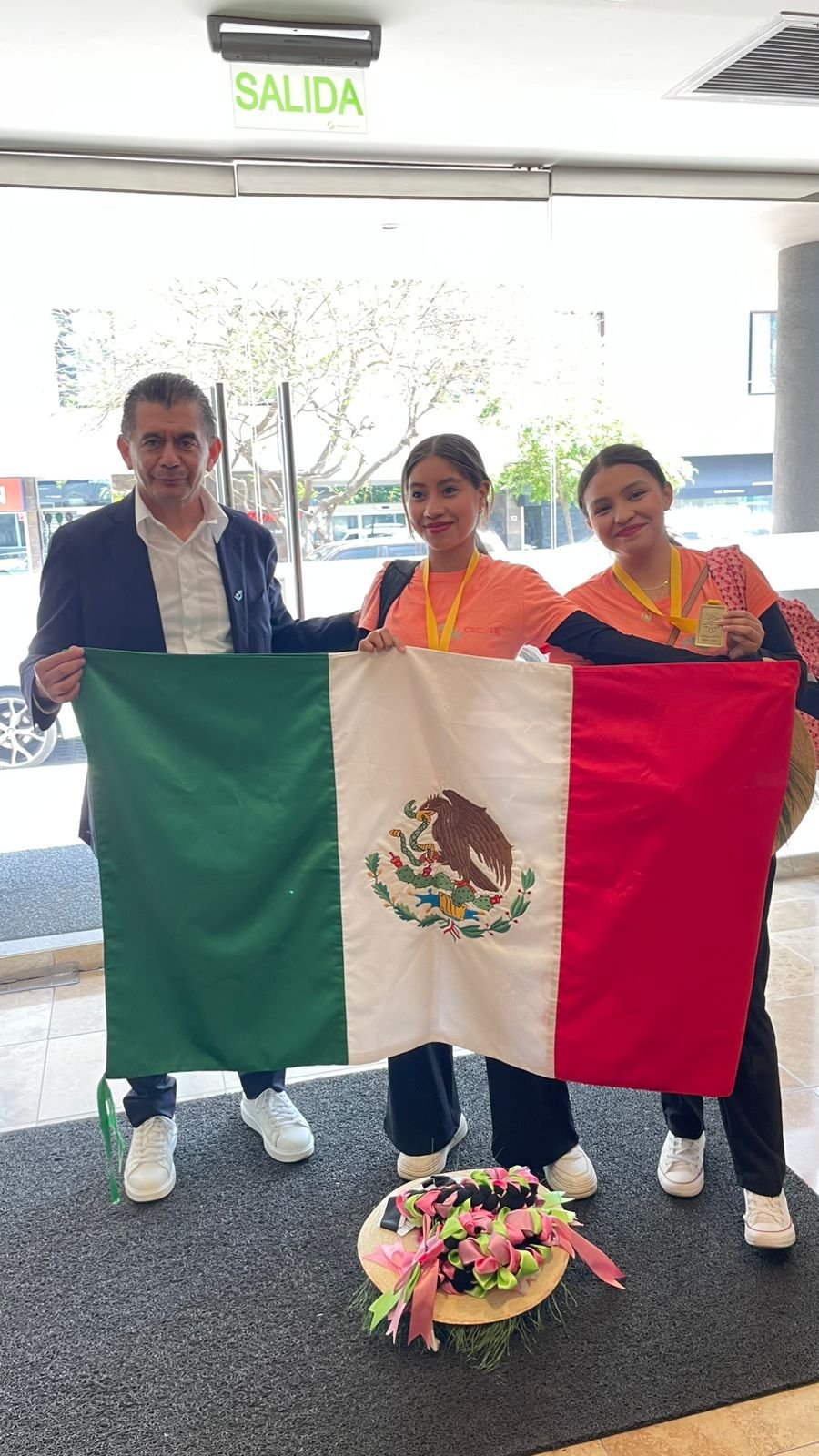 Alumnas del CECYTEM Ganan Medalla de Oro en Competencia de Ciencias en Perú