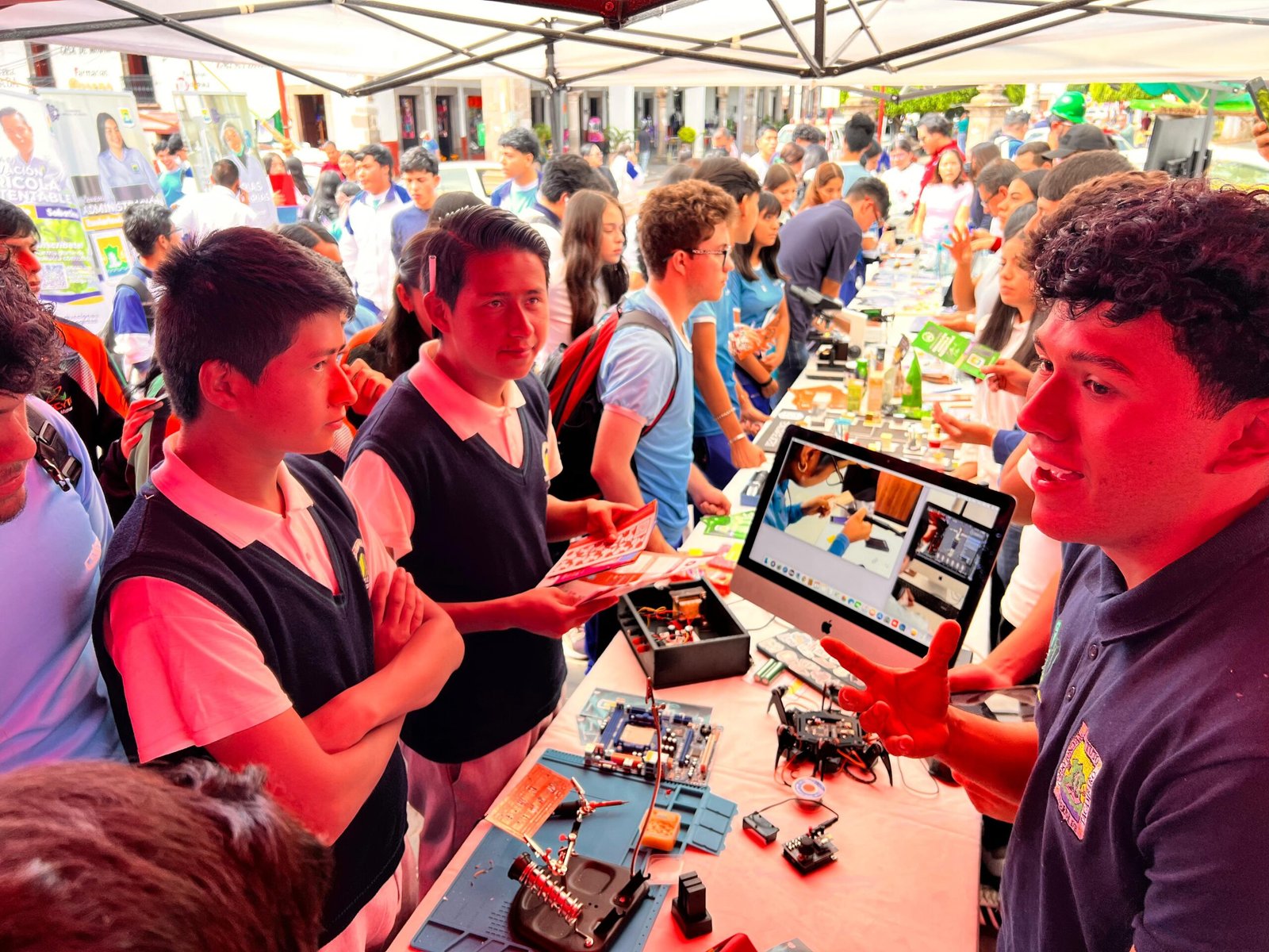 Estudiantes de Bachillerato Asisten a la ExpoUnis 2025 en Tacámbaro