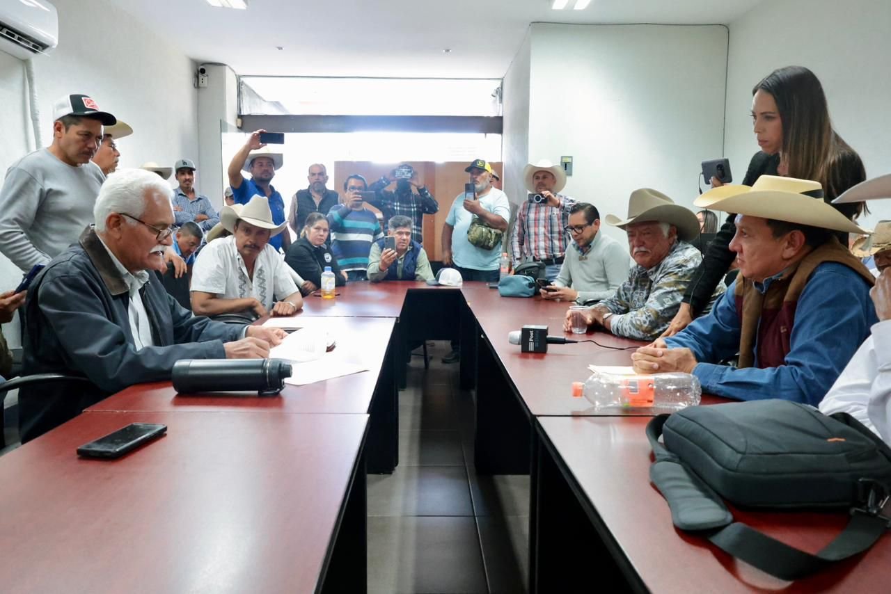 SADER y Ganaderos Firman Acuerdo para Regularización de Guía REEMO