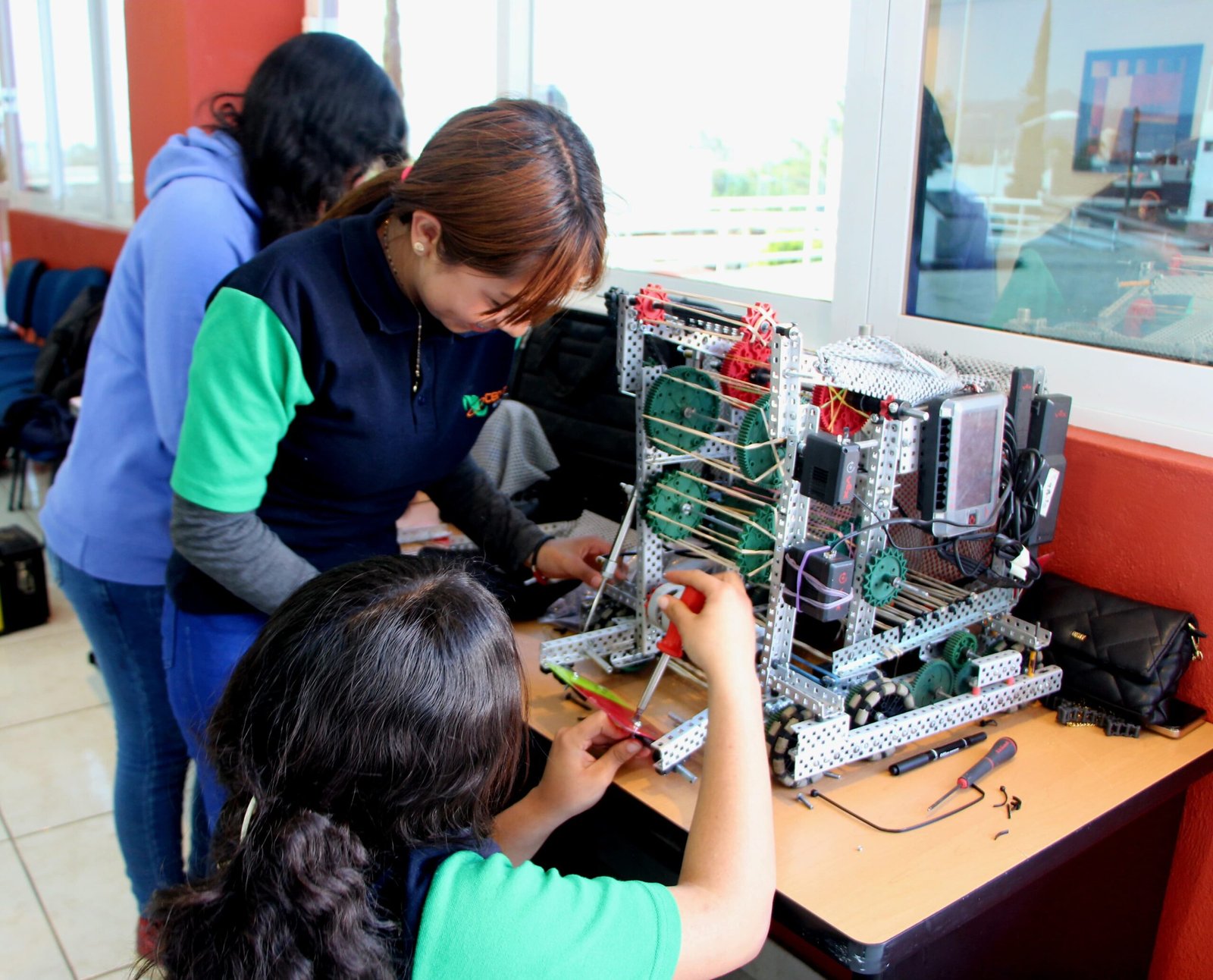 Cecytem Impulsa la Participación Femenina en Robótica con Cinco Equipos de Alumnas