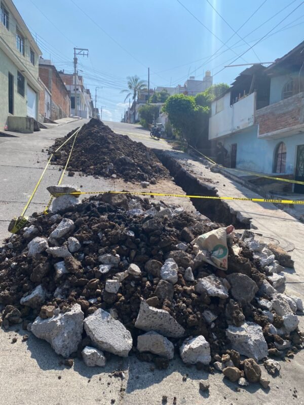 Ooapas Realiza Sustitución de Línea Sanitaria en Lomas del Punhuato para Evitar Filtraciones