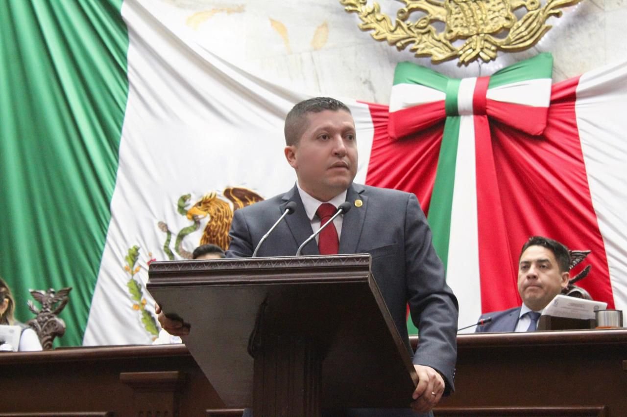 Vicente Gómez Impulsa Iniciativas para el Reciclaje de Basura Electrónica en el Congreso y Municipios