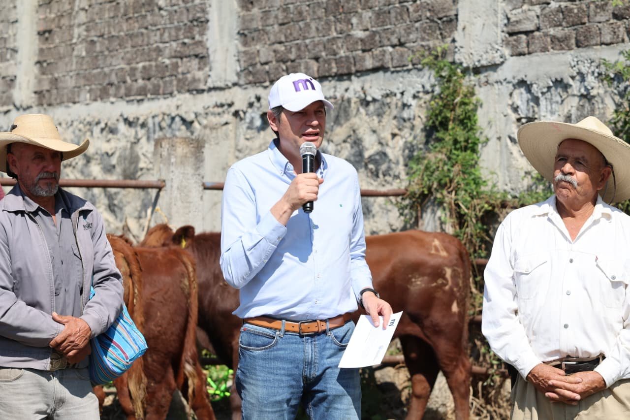 ​Expresa Alfonso Martínez su Solidaridad a Productores del Área Rural