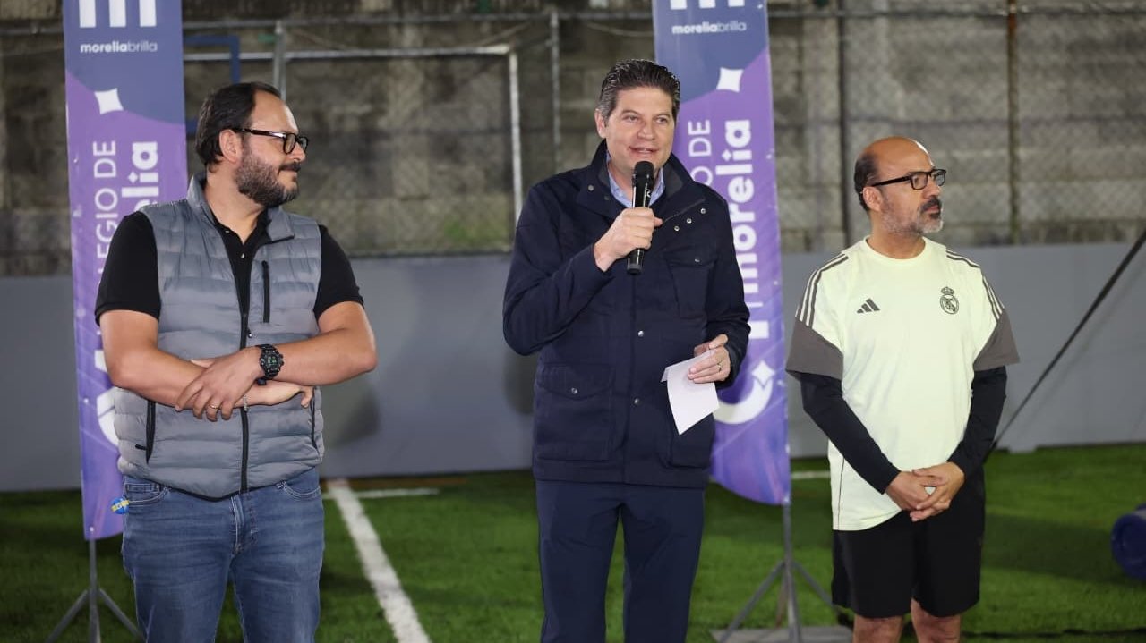 Alfonso Martínez Reinaugura Cancha de Fútbol Rápido en el Colegio de Morelia con Apoyo de Coca-Cola Femsa