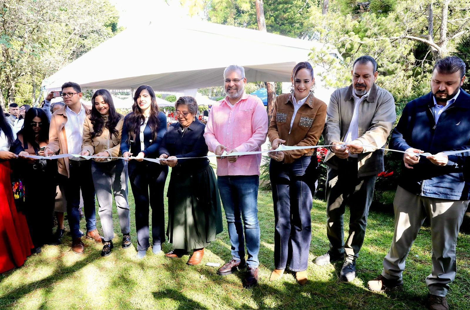 Inaugura Bedolla la Feria del Bosque Navideño; Impulsa Economía de 20 Municipios