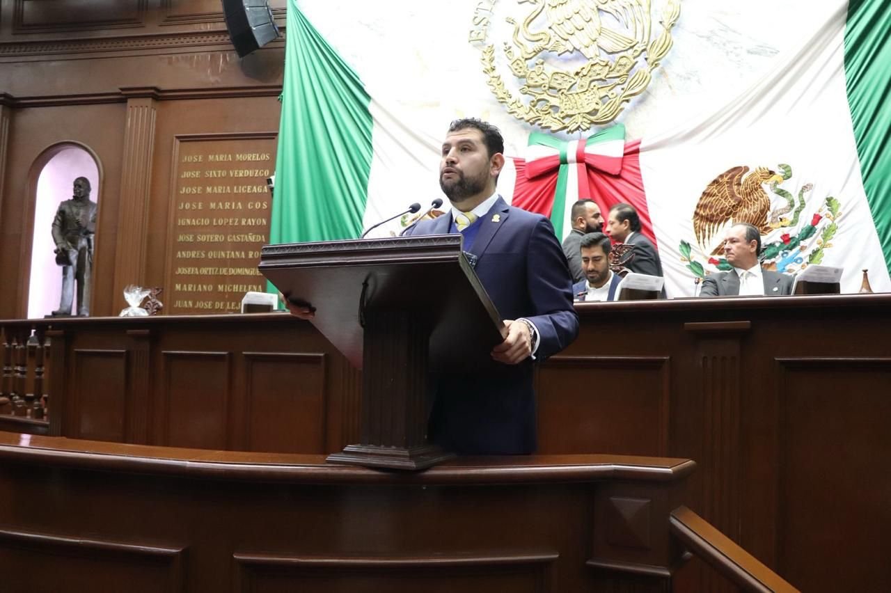 ​Octavio Ocampo exige justicia por asesinato de joven a manos de tránsito en Zitácuaro