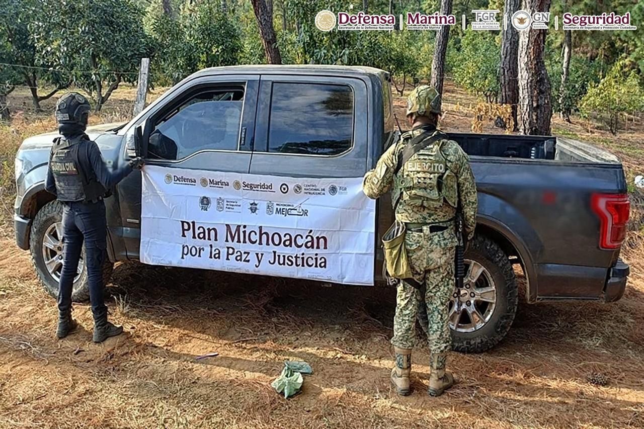 ​Detienen a cinco personas y aseguran armamento en diversos municipios de Michoacán
