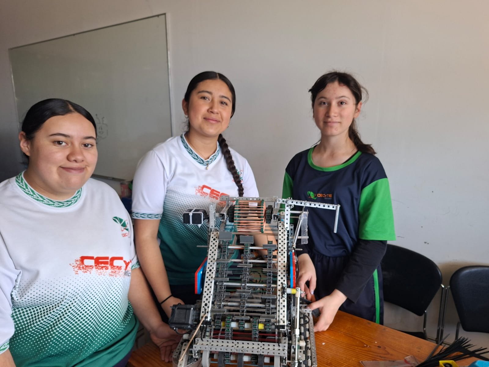 Alumnas del Cecytem Michoacán participarán en campeonato nacional de robótica para mujeres en Hidalgo