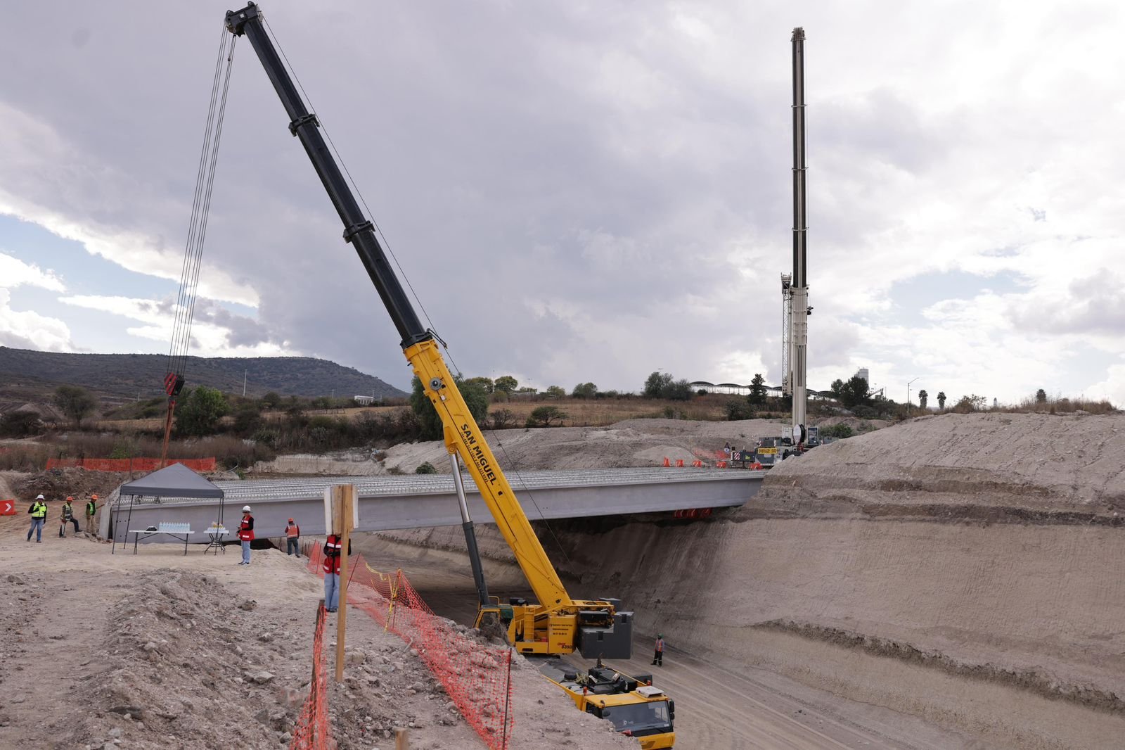 SCOP Michoacán reporta más de 1,780 máquinas pesadas trabajando en más de 600 obras en el estado