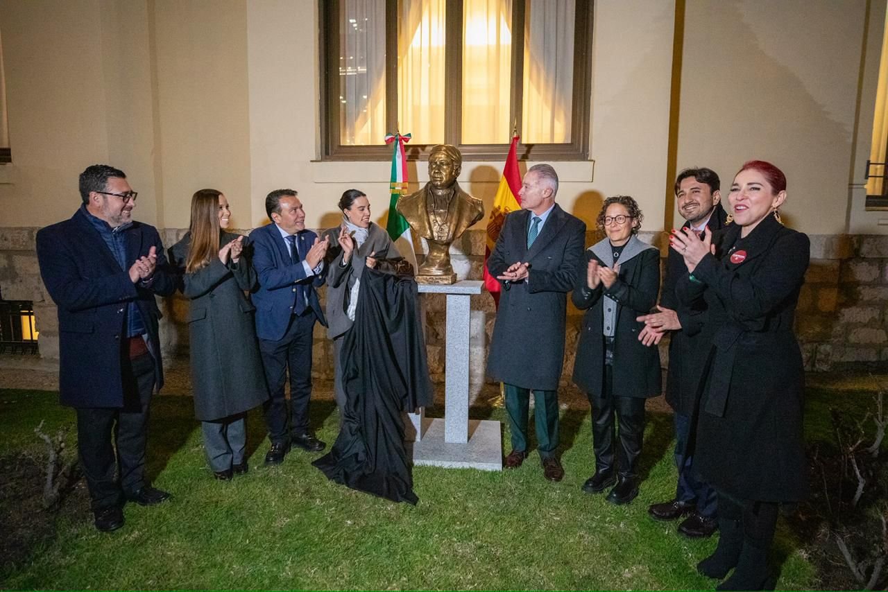 Sectur Michoacán devela busto de José María Morelos en Embajada de México en España durante Fitur