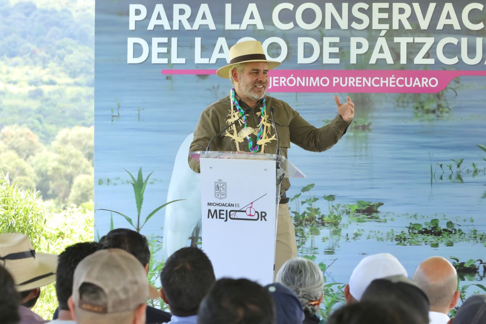 Gobernadorde Michoacán reporta recuperación de 500 hectáreas de superficie en el lago de Pátzcuaro