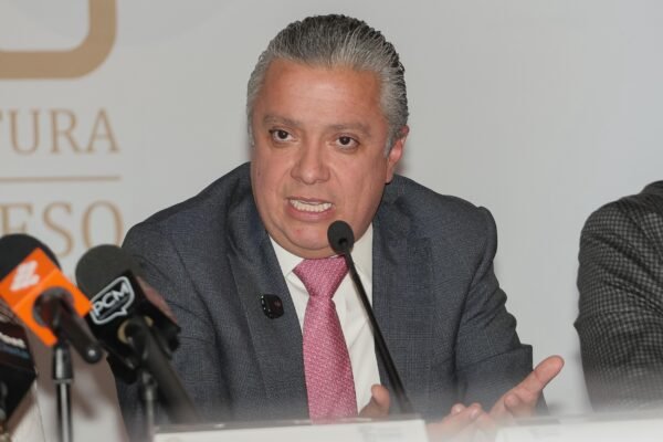 ​Navarro: El 76 por ciento de los michoacanos paga refrendo vehicular vía digital