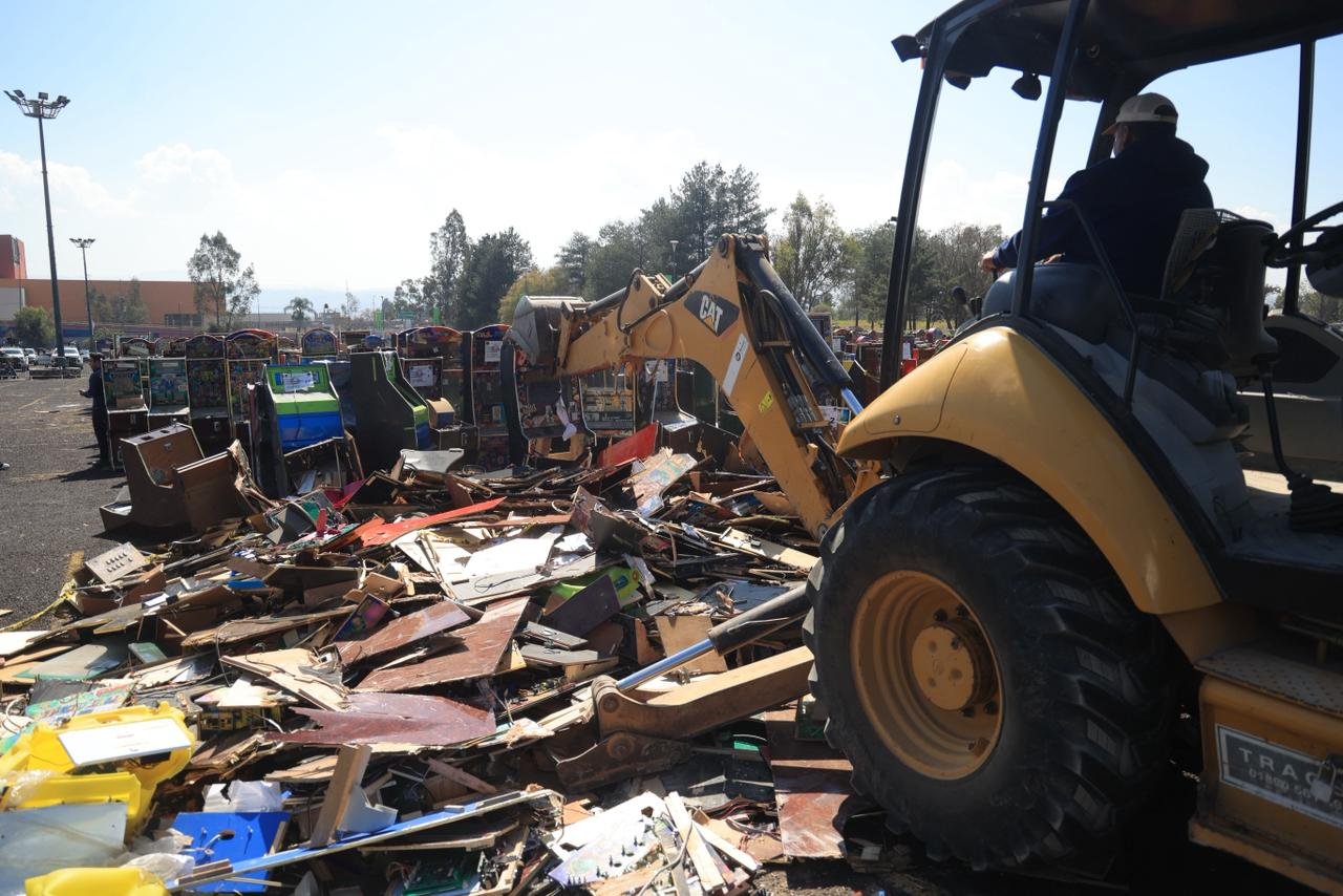 Fiscalía y autoridades federales destruyen 803 máquinas tragamonedas aseguradas en Michoacán