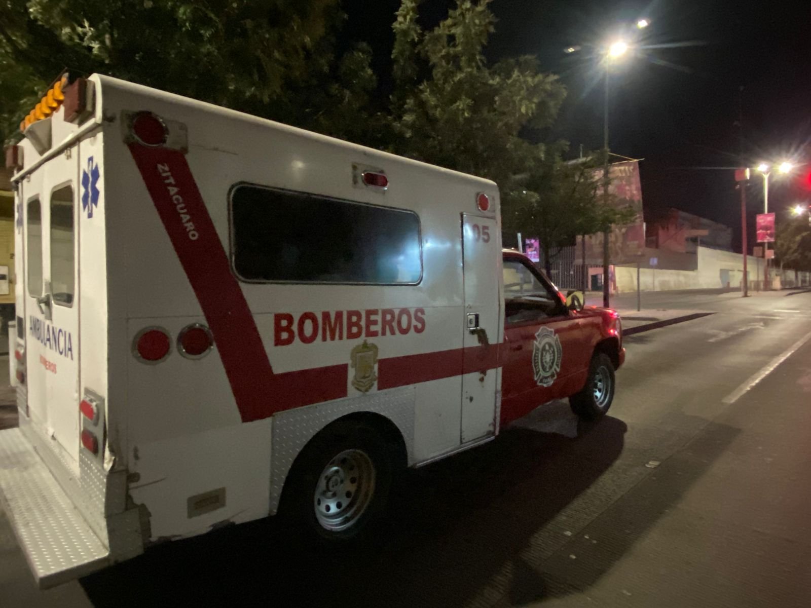 Servicios de emergencia atienden a persona atropellada en Zitácuaro