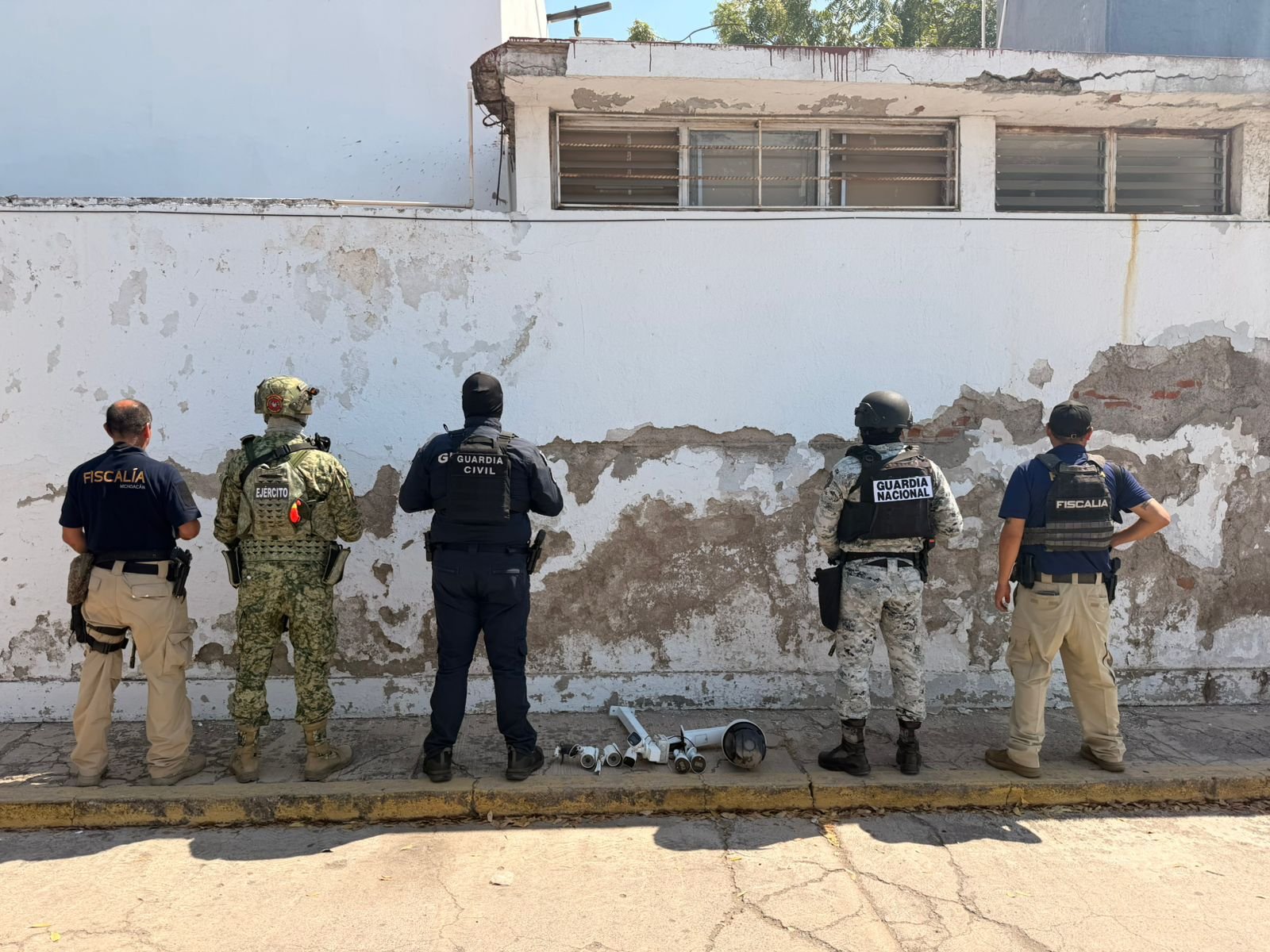 FGE retira siete “cámaras parásitas” instaladas ilegalmente en Apatzingán