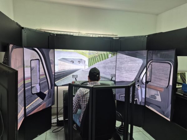 Icatmi otorgará becas de casi 10 mil pesos a jóvenes para capacitarse como operadores de tractocamión en Lázaro Cárdenas