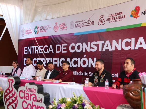 Casart entrega certificaciones de calidad y origen a 48 artesanos de Santa Clara del Cobre