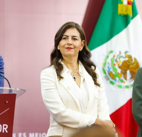 Gabriela Molina informa que Michoacán lidera reducción de rezago educativo a nivel nacional