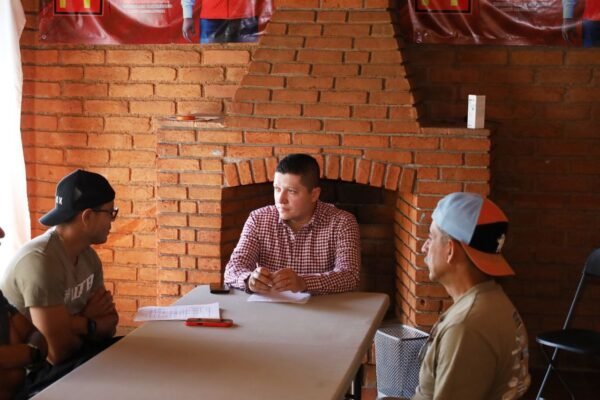 Vicente Gómez redobla trabajo en territorio en el distrito XIX