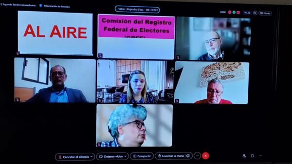 INE perfila nuevo modelo de credencial para votar con elementos de seguridad y datos de identidad autopercibida