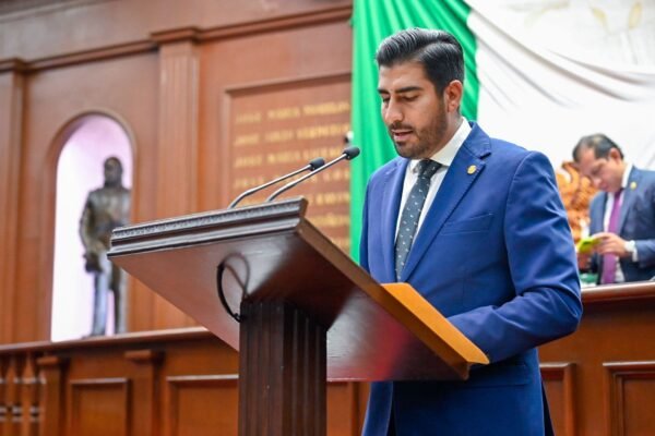 Diputado Poncho Chávez propone reconocer mérito profesional de mujeres en el servicio público