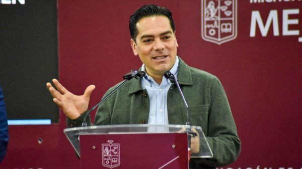 Rogelio Zarazúa informa incremento del 178% en recursos para infraestructura educativa en Michoacán