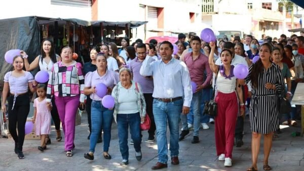 Fernando Ocampo Mercado encabeza caminata conmemorativa por el Día Internacional de la Mujer en Tuzantla