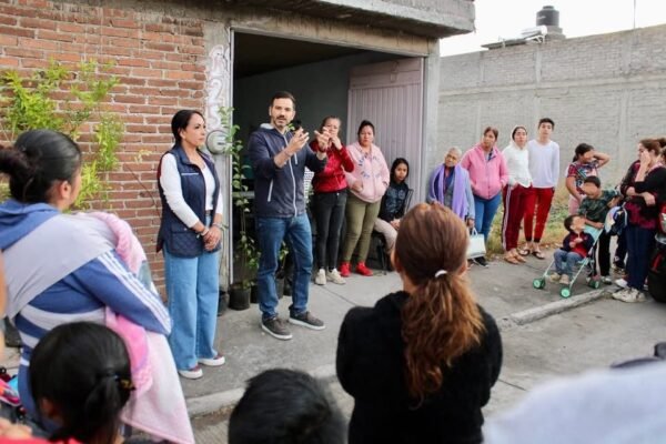 Yankel Benítez ofrece respaldo a vecinos de Ampliación Gertrudis Sánchez en Morelia