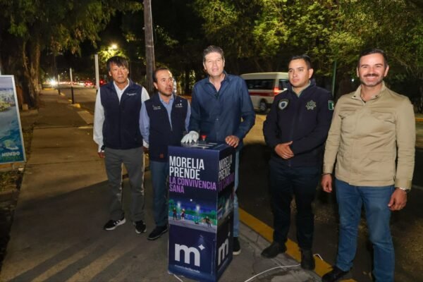 Alfonso Martínez activa nueva iluminación en avenida Ventura Puente con 66 luminarias