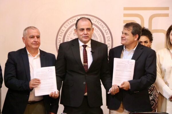 Presidente del Congreso, Baltazar Gaona, reconoce a Bedolla y Butanda por obras históricas sin deuda en Michoacán