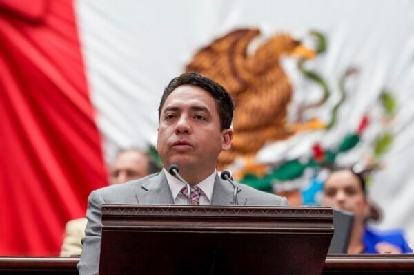 Diputado Iván Vera presenta iniciativa de Ley de Juicio Político para fortalecer rendición de cuentas en Michoacán
