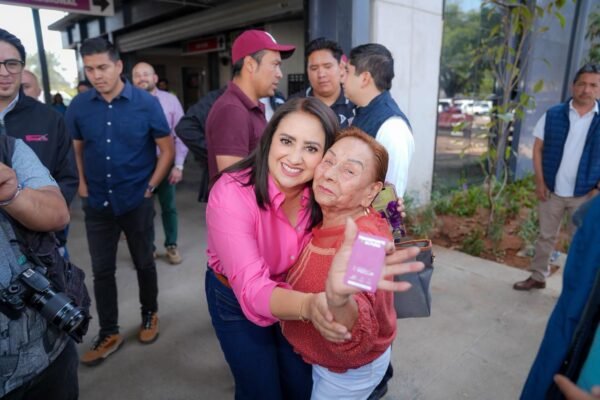 Secretaria Gladyz Butanda destaca que teleférico de Uruapan transformó movilidad y vida de miles de familias