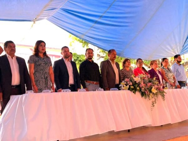 David López Flores encabeza acto cívico por el 5 de mayo en Tuxpan