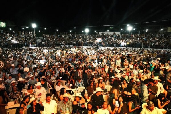 Benito Juárez cierra Expo de la Guayaba con baile masivo de Banda Ráfaga y Gerardo Díaz