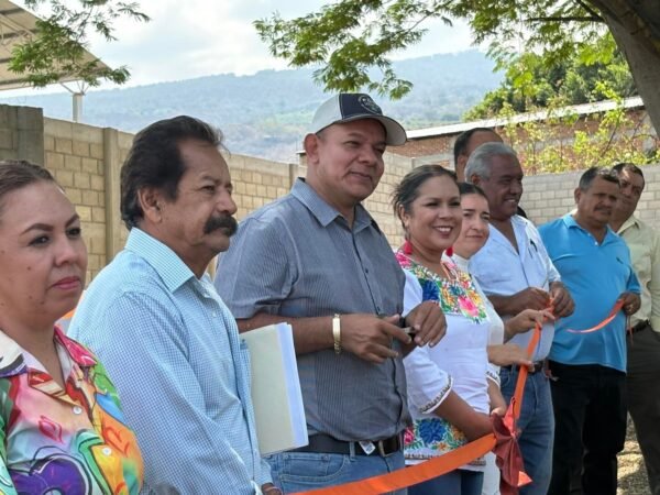 Ismael Arriaga inaugura barda perimetral en preescolar Encuentro de Santa Ana, Benito Juárez