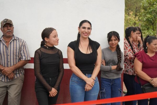 Norma Angélica inaugura tanque de agua potable en La Yerbabuena