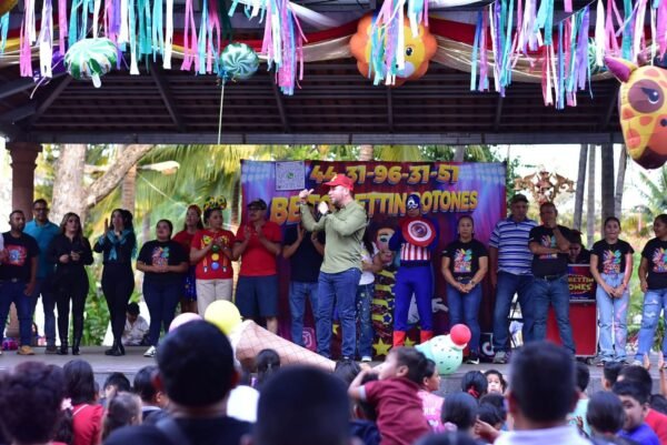 Diputado Reyes Galindo felicita a infancias del Distrito 22 y de todo Michoacán en su día