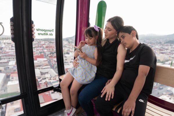 Seimujer destaca teleférico de Uruapan como espacio seguro para mujeres con botones de pánico y vigilancia permanente