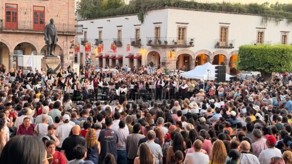 Banda de Gaitas de Forcarei se presenta hoy en Morelia en teatro y encendido de Catedral