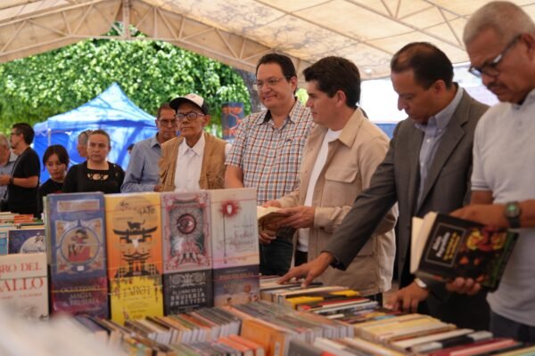 Presidente Juan Antonio Ixtláhuac inaugura segunda edición de Feria de la Literatura y el Arte en Zitácuaro