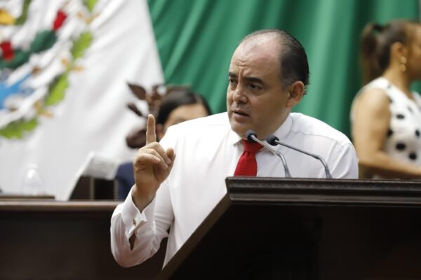 Diputado Baltazar Gaona condena insensibilidad de autoridades de la UMSNH ante pagos pendientes a trabajadores