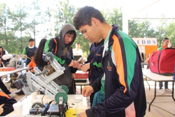 Delegación del Cecytem participará en Torneo Nacional de Robótica en Querétaro para buscar pase al Mundial en China