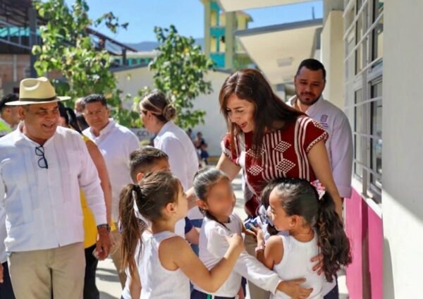 Secretaria Gabriela Molina emite medidas preventivas para cuidar a estudiantes ante temporada de calor en Michoacán
