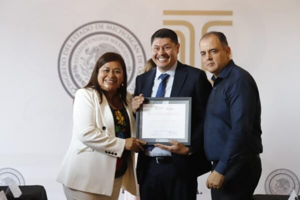 Congreso del Estado reconoce a Clínica de Disrafismo Espinal dirigida por Agustín Calderón Pérez