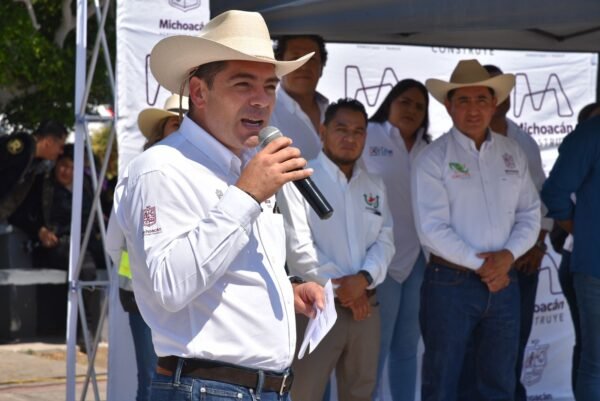 Rogelio Zarzúa supervisa obras educativas en Ixtlán y Ecuandureo para beneficio de casi 400 alumnos