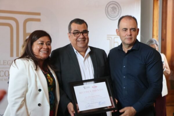 Baltazar Gaona reconoce labor humanista de especialistas que atienden a menores con espina bífida en Morelia