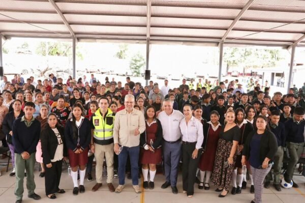 Alfredo Ramírez Bedolla inaugura reconversión de telesecundaria a bachillerato en Teremendo de los Reyes, Morelia