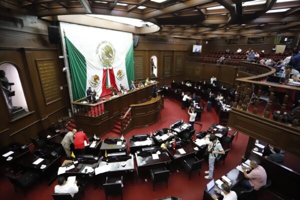 Congreso del Estado exhorta a rectora de la UMSNH a atender problemática de huelga y adeudos