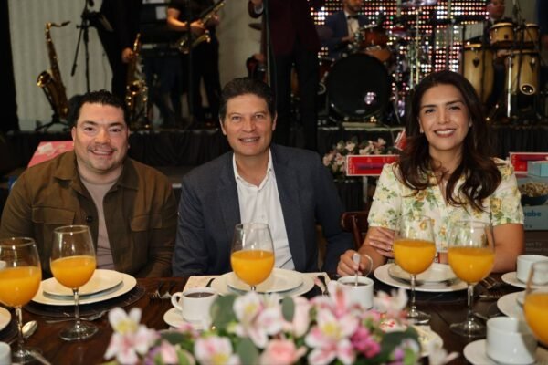 Alfonso Martínez Alcázar reconoce esfuerzo de mamás trabajadoras del Ayuntamiento de Morelia