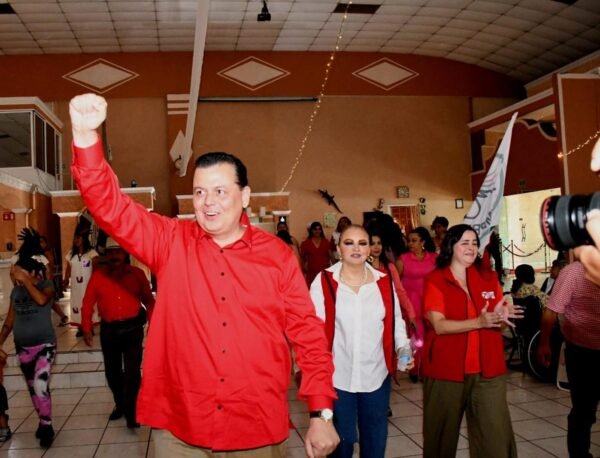 Memo Valencia critica posible cancelación de clases por mundial de fútbol durante festejo del Día de las Madres en Uruapan